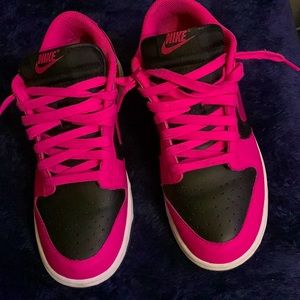 Pink & Black Nike Dunks Worn Only Twice in Great Condition comes with box